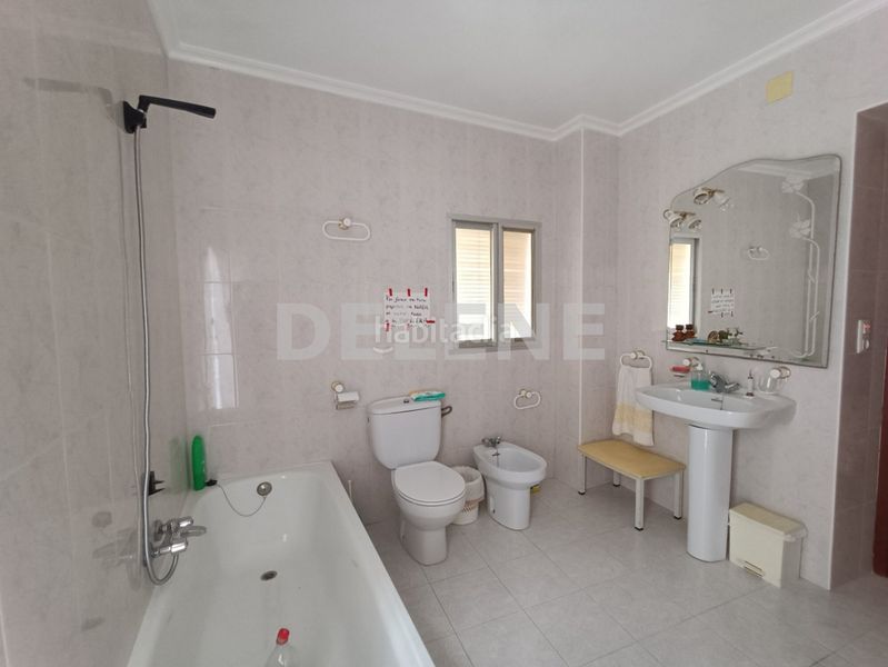 Foto 585aad6a-9306-4da5-8504-db23169397c3. Casa aparellada a Hellín