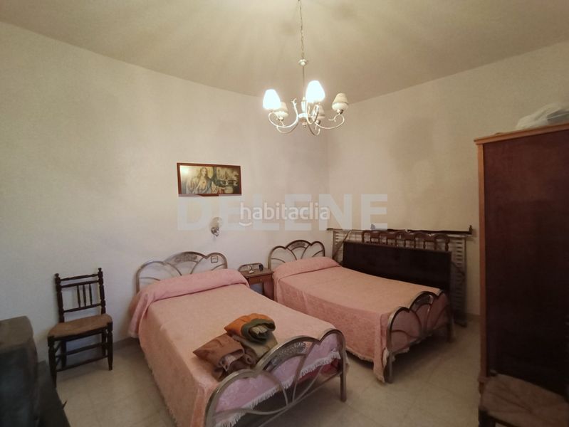 Foto b120e3f5-e28b-4810-bb32-d53174d66d80. Casa aparellada a Hellín