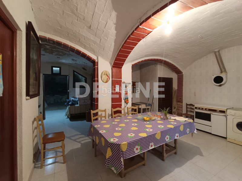 Foto db4735f3-8cce-4a46-81ed-027c7f05687a. Casa aparellada a Hellín