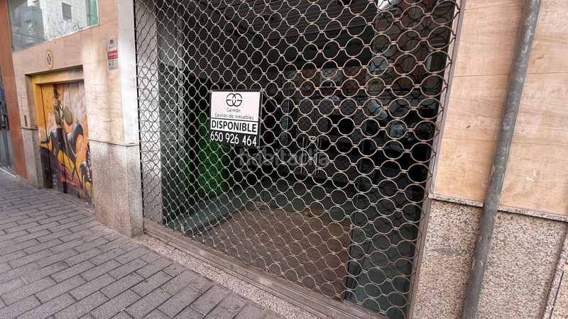 Foto 3d8d2630-2df9-4352-982d-15d041cbd4c2. Rent business premise in calle teodoro camino 23 in Albacete