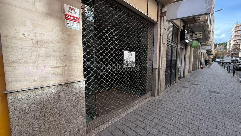 Foto 055337c6-84b4-4ff3-9ee3-e41b33084656. Local comercial a calle teodoro camino 23 a Centro Albacete