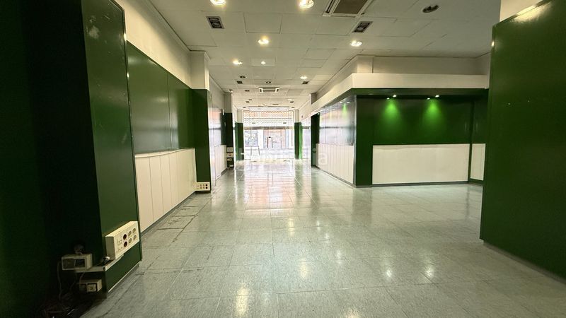 Foto 102b0d2f-b686-44a9-8e14-cf3c29eb4234. Local comercial a calle teodoro camino 23 a Centro Albacete