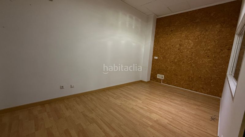 Foto e22d8707-d289-4ce8-bbcf-4d8250942d02. Local comercial a calle teodoro camino 23 a Centro Albacete