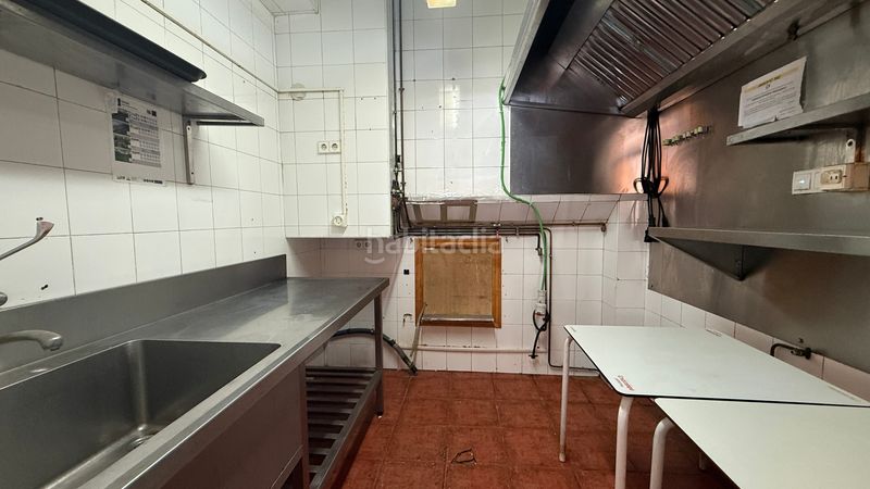 Foto b383f0da-8665-4485-ae51-013e6a39a3de. Local comercial a calle calderón de la barca 21 a Albacete