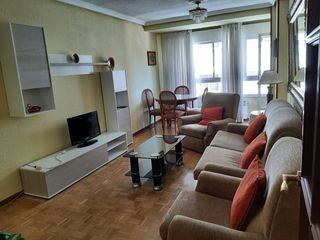 Alquiler Piso en Sancti Spiritus - San Juan. Habitación en alquiler en carmelitas, 4 dormitorios.