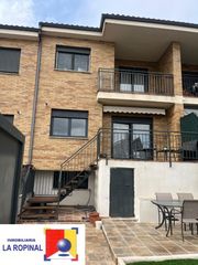 Casa a schiera  Calle miguel de cervantes. Magnífico chalet en cabrerizos