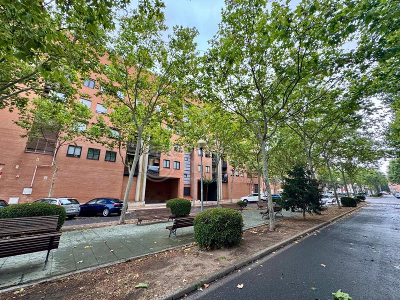 Foto 58abbb85-51d9-4b92-834e-df5ba33d59f3. Parking coche en Rollo - Puente Ladrillo Salamanca