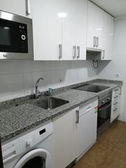 Alquiler Piso  Carretera de ledesma. Piso muy buen estado. ideal estudiantes. 3 dormitorios