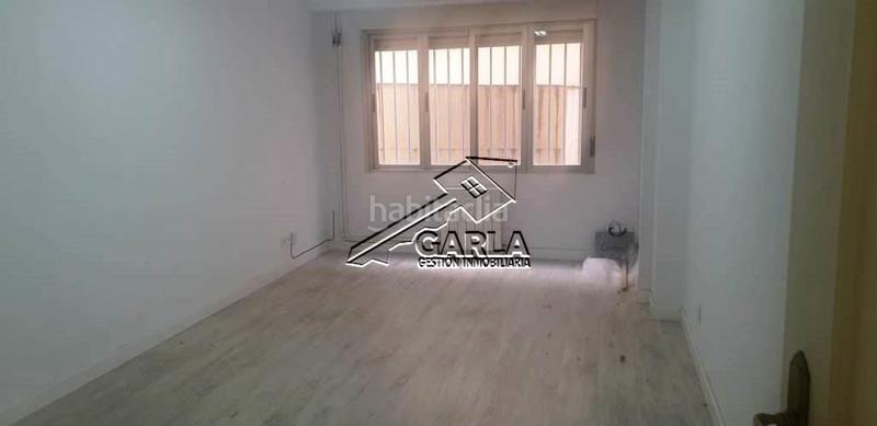 Foto 01d3810f-19a7-4f90-8ddc-fc1cf2abd9db. Alquiler oficina inmobiliaria garla alquila oficina de 28 m construidos en la calle toro . altura de entreplanta. suelo de tarima. ampl en Salamanca