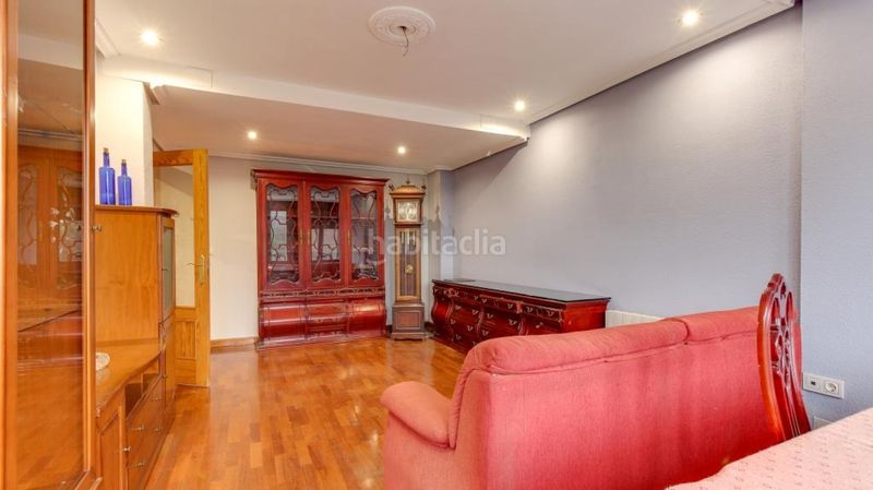 Foto a340d946-814a-4137-987a-7f88b9496f4f. Casa amb calefacció aparcament piscina a Cabrerizos