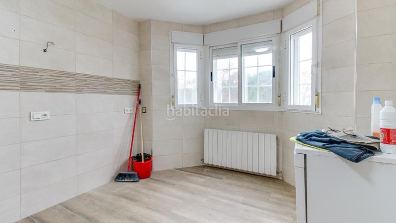 Foto b0ad35be-7e8d-46bc-85b5-bfb4e000b193. Casa amb calefacció aparcament piscina a Cabrerizos