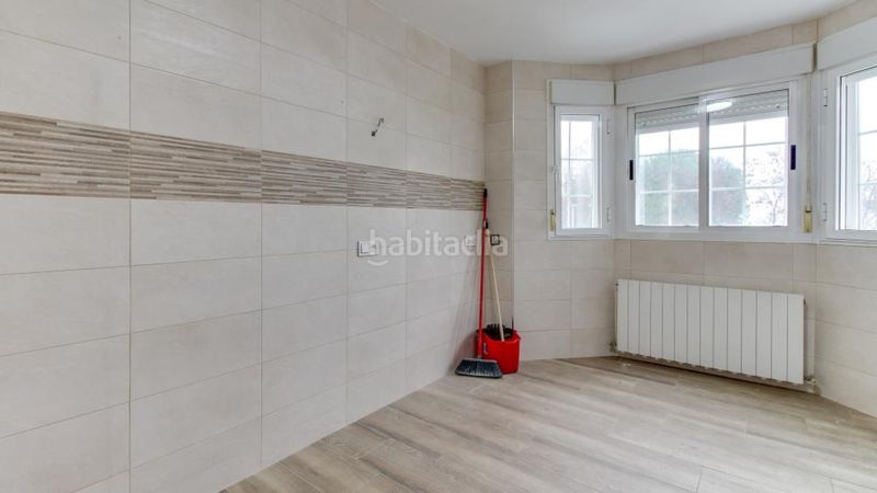 Foto b8aaa395-2d05-47c9-a7e5-3f0c27c2a08c. Casa amb calefacció aparcament piscina a Cabrerizos