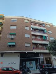 Pis a Del cardenal cisneros 5. Piso de tres dormitorios en las fuentes