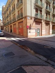 Lloguer Local Comercial a De manuela sancho 23. Local céntico con gran fachada