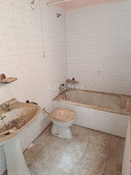 Foto 4526fd0b-384d-4192-bb6e-1547ae09197f. Edificio en de santiago ramón y cajal 5 centrico edificio con muchas posibilidades en Alagón