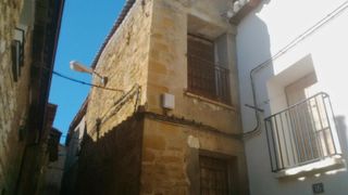 House in Calle sierlas 18. Casa de pueblo con fachada de piedra en luna, para reformar a tu