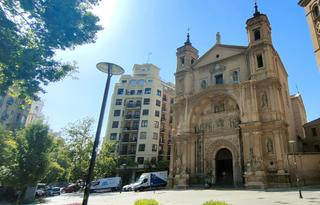 Pis  Calle de toms castellano. La definicin de exclusivo. en el corazn de la ciudad, el centr
