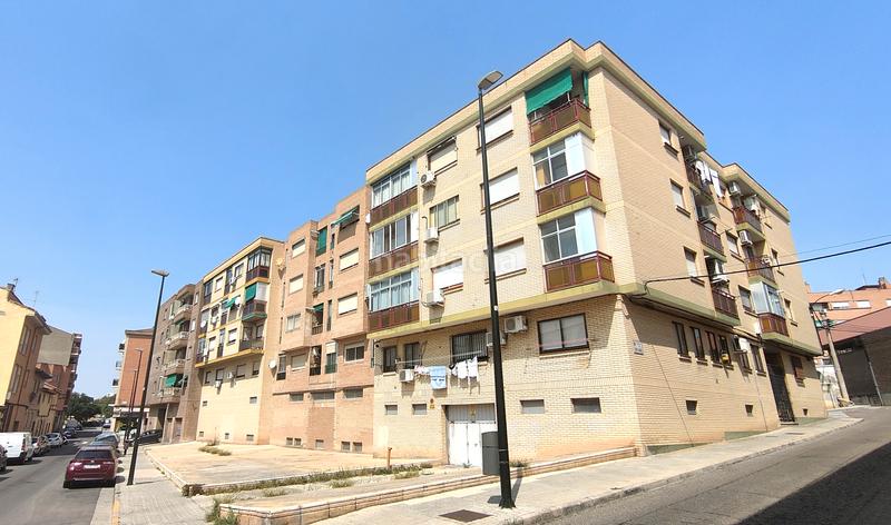Foto 17b6bc78-ef19-41f5-819b-f4b4db89bc6d. Piso en calle de teodora lamadrid 1 enlaces, justo detrás del hotel ac los enlaces y mcdonald. calle teodora lamadrid. calefacción individual a gas, con garaje y tras en Zaragoza