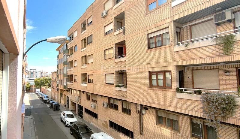 Foto c34a4a74-6b18-41c6-9841-e02faed995f6. Alquiler piso en calle de génova 17 junto a paseo cuellar y lapuyade. vivienda amueblada de dos dormitorios y salón, baño y cocina equipada. exterior a la calle génov en Zaragoza