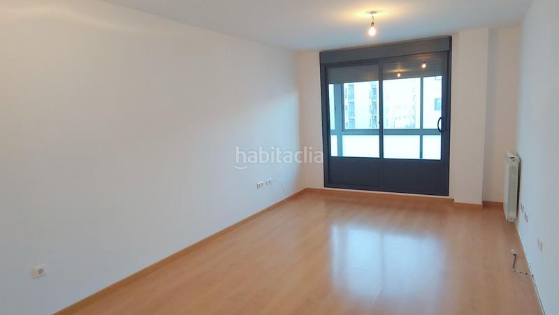 Foto f6d1291d-b4de-4135-a318-5300f7dbd693. Rent flat in calle de viridiana 20 in Valdespartera Zaragoza