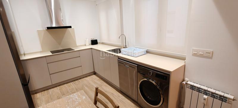 Foto b736667c-b923-4041-9740-ba2dfb38d6ab. Miete etagenwohnung in calle de maría moliner 20 in Zaragoza