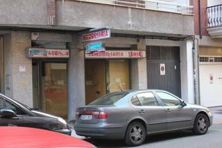 Location Local commercial à Calle alfonso ix 8. Local com. en alquiler en centro, 3 despachos.