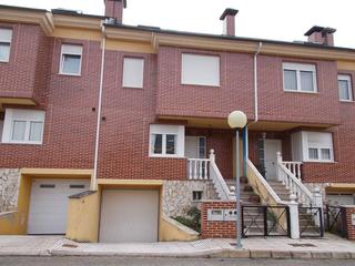 Chalet à Calle girasoles 14. Chalet en venta en carbajal de la legua, 4 dormitorios.
