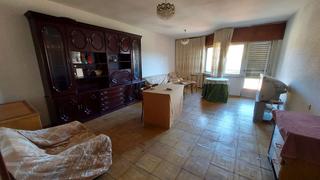 Pis a Magdalena 31. Piso en venta en robla la, 4 dormitorios.