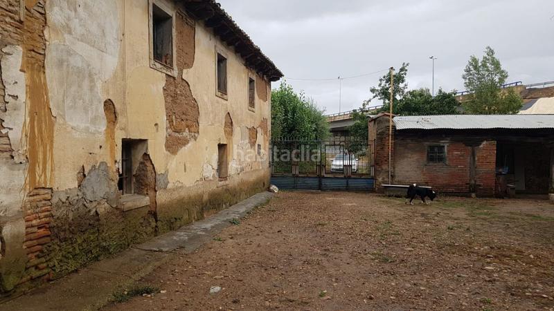 Foto f0cb1b05-e101-44d9-80ce-4613dd27ab95. Building in Armunia León