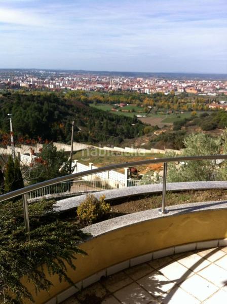 Foto 64477b58-d7de-4ddf-a1bb-860c451c02a3. Xalet amb calefacció aparcament piscina a Valdefresno