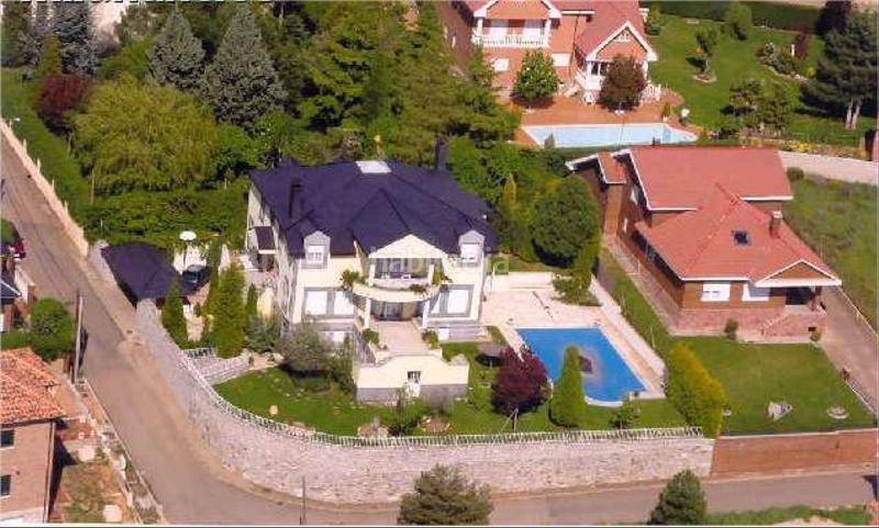 Foto 95565002-2c78-4e42-81f7-8bdeb322c359. Xalet amb calefacció aparcament piscina a Valdefresno