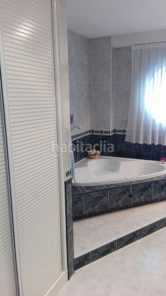 Foto bbff1180-85b9-46e5-b733-700d61ee60e8. Xalet amb calefacció aparcament piscina a Valdefresno