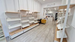 Affitto Locale commerciale in Ordoño 17. Local com. en alquiler en centro, 1 despacho.