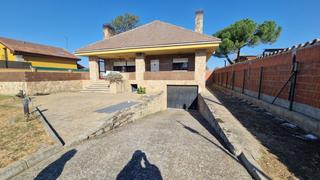 Chalet  Mansilla. Chalet individual en venta en villasabariego, 3 dormitorios.