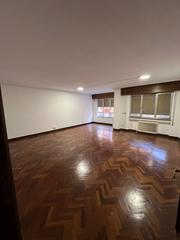 Pis  Alcazar de toledo 5. Piso en venta en león, 5 dormitorios.