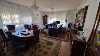 Chalet  Miguel hernandez 9. Chalet individual en venta en villaquilambre, 8 dormitorios.