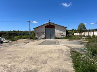 Nau industrial a Av agustinos de leon 17. Nave industrial en venta en trobajo del camino.