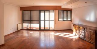 Zweistöckige Wohnung in N/a