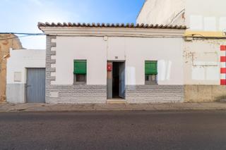 Casa  Calle morales 18. Tu refugio con patio en pinilla  zamora c morales, 18