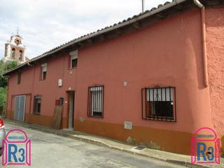 Casa a Santovenia de la Valdoncina. Casa de pueblo en 2 plantas con solar de 199 m