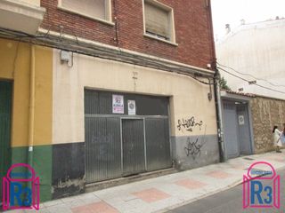 Miete Geschäftsraum  Calle ramón álvarez de la braña. Local de 318 m² en dos plantas (128 en planta y 192 en sótano si