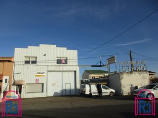 Bâtiment à usage industriel  Carretera la bañeza. Consta de 2 naves (una de las naves tiene forjado) con 1.750 m²