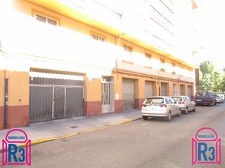 Geschäftsraum  Calle hermanos machado. Local de 600 m² con vado. 3 trapas de entrada (1 automática). es