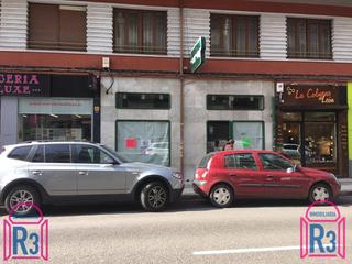 Location Local commercial  Avenida del padre isla. Local de 230 m² (120 m² en planta baja y 110 m² en entreplanta),