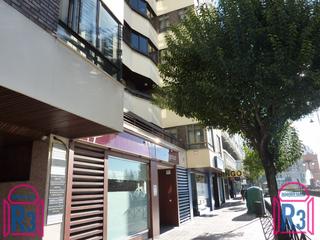 Lloguer Oficina  Avenida condesa de sagasta. Se alquila oficina de 600 m², 6 aseos, varias entradas. divisibl