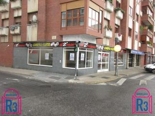 Local commercial  Calle del príncipe. 2 locales de 135 m² y 185 m². pagan 90 € de gastos de comunidad.