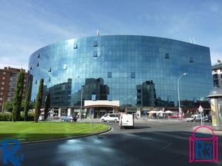 Office space  Avenida de los reyes leoneses. Oficina en el edificio europa de 40 m² con 2 despachos. climatiz