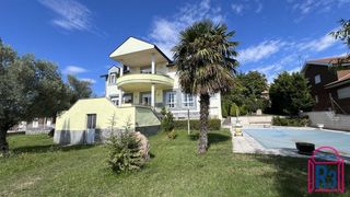 Chalet in Valdefresno. Chalet diferente, con buena distribución y preciosas vistas de l