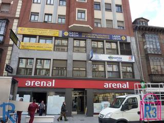 Lloguer Oficina  Avenida ordoño ii. Oficina exterior a ordoño ii de 153 m² útiles, con 4 aseos, 5 de