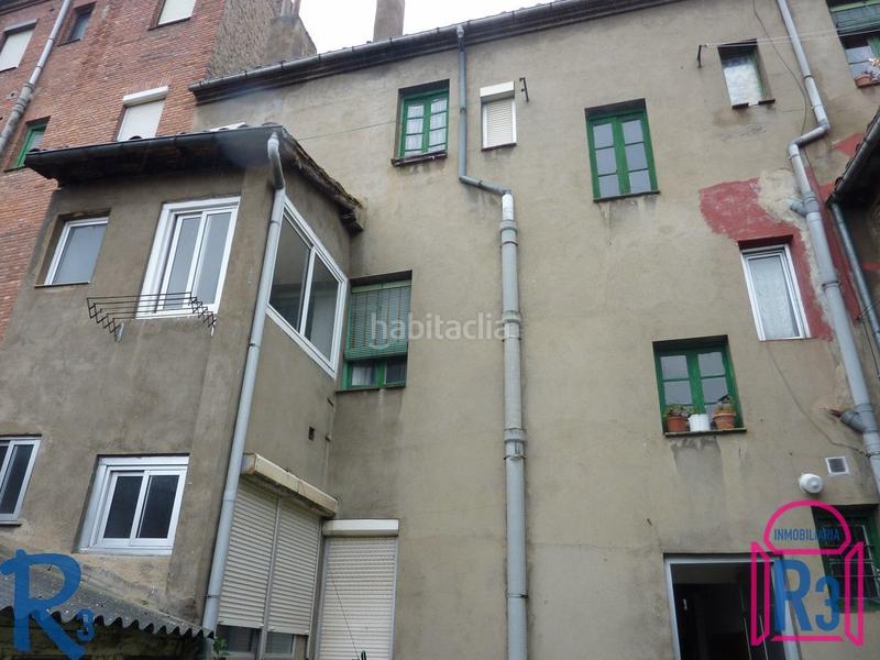 Foto 2dd2b8a7-8707-4523-b072-d47916a89095. Edificio  en venta en Armunia León